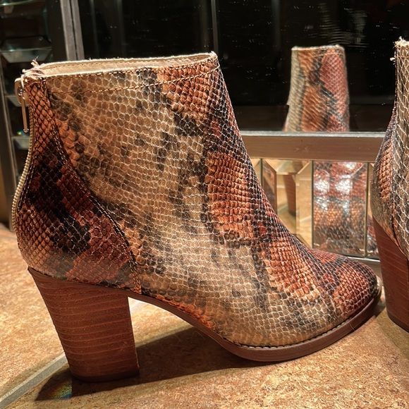 NWOT Faux Snakeskin Booties - Picture 4 of 9
